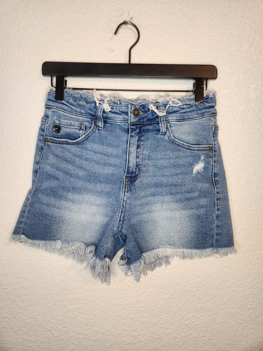 KanCan Light Blue Frayed Hem Denim Shorts size 7  27 kc7162m